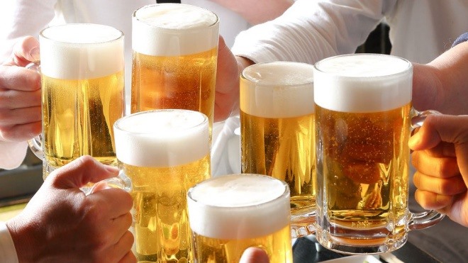 Người mắc bệnh gout nên kiêng uống bia rượu